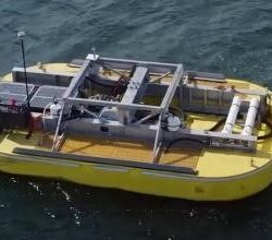 Desalinizadora flotante desarrollado por la empresa canadiense Oneka Tech en fase de prueba en Chile
